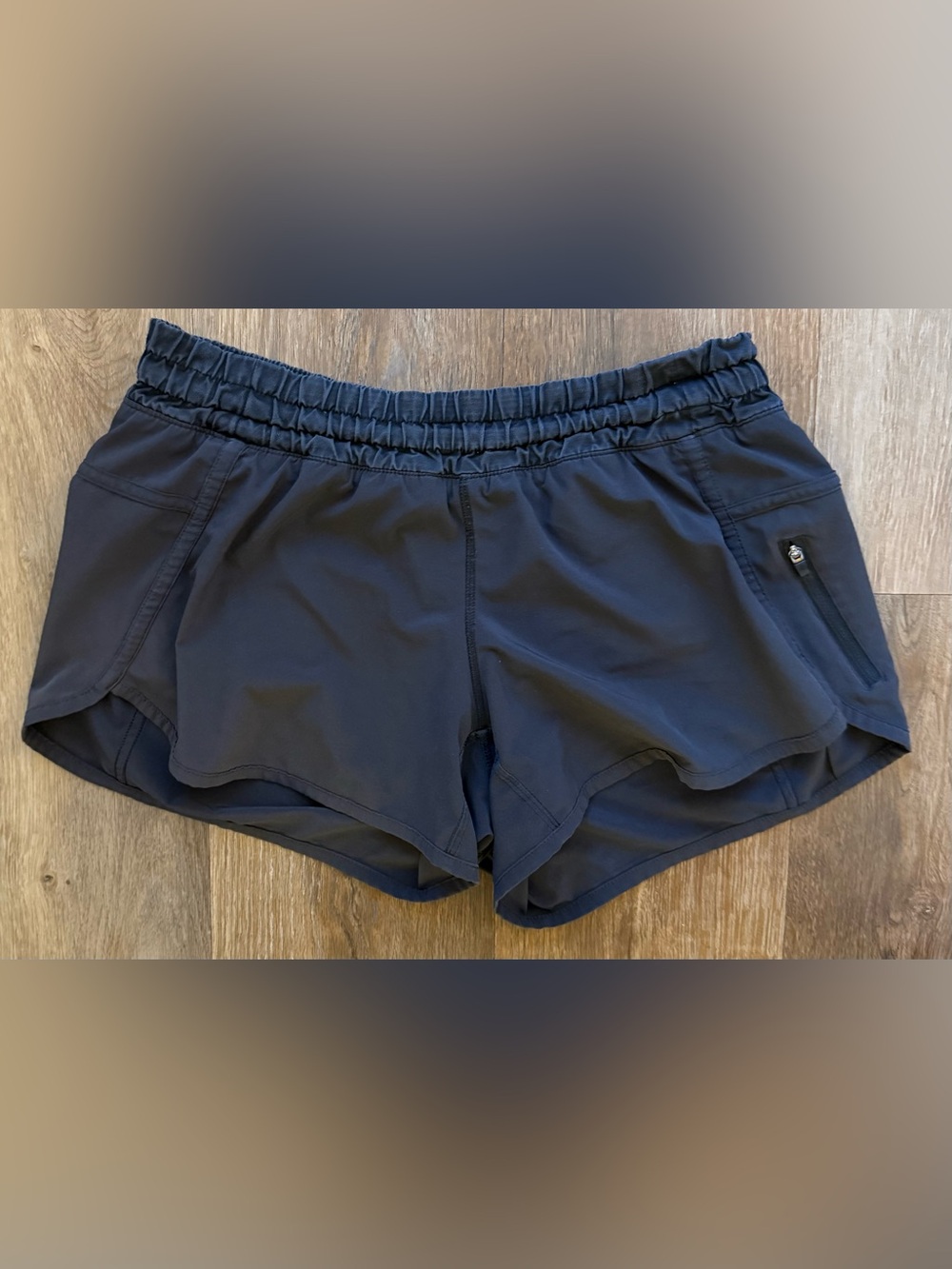 Lululemon Tracker Women’s Mid-Rised Lined Shorts 2.5” - Picture 4 of 8